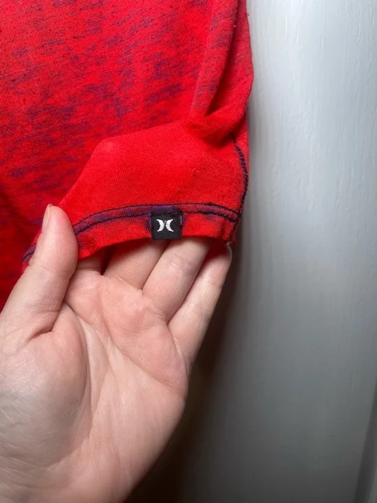 Hurley Women's 3/4 Sleeve Raglan Graphic Tee in Red & Heather Grey Size Medium - Picture 10 of 16